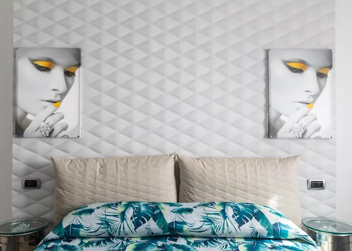 לינה וארוחת בוקר Residenza Saint Tropez סנטה דומניקה